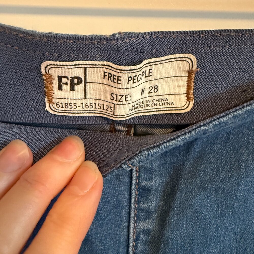 Free People We The Free Penny Pull-On Flare Jeans size 28 - Picture 4 of 4